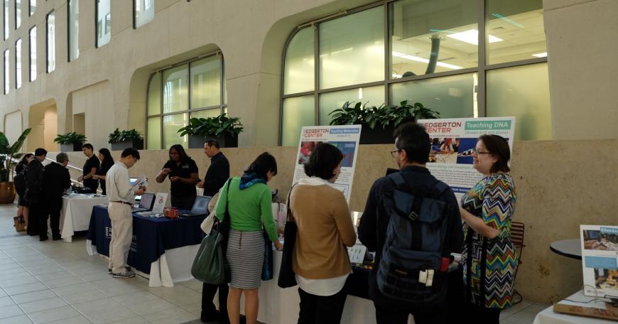 International participants in J-WEL’s October 2017 inaugural J-WEL Week learn about educational innovations at MIT during the Learning Everywhere Project Showcase.