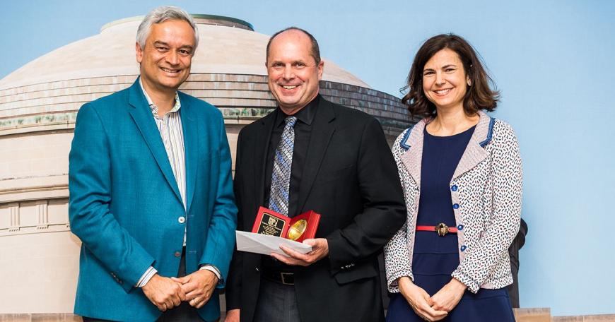 Krishna Rajagopal (left) presents the Irwin Sizer Award for the Most Significant Improvement to MIT Education to Chris Caplice (left) and Eva Ponce.