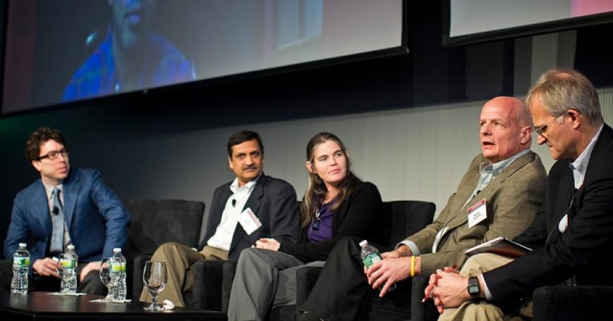 higher education leaders meet to discuss online learning