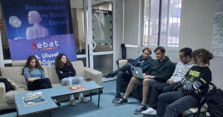 The students, who call their study group İleri Çalışmalar, or “Advanced Studies,” are paving their own road toward doctoral-level studies — with MIT OCW as their main resource.